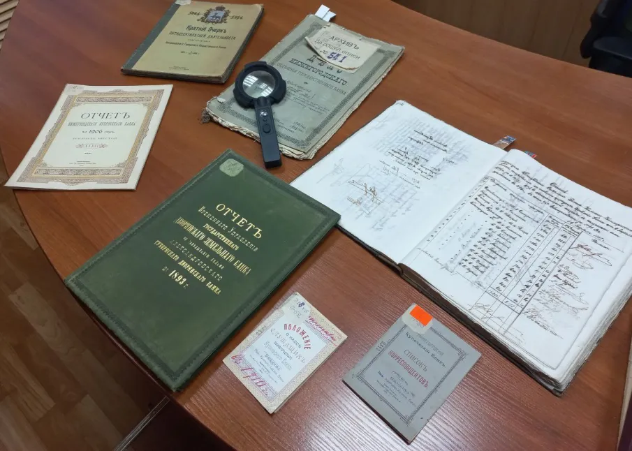 Выставка архивных документов ко Дню банковского работника