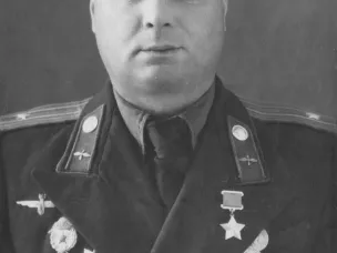 К 105-летию со дня рождения Героя Советского Союза Евгения Павловича Романова (по документам ГОПАНО)