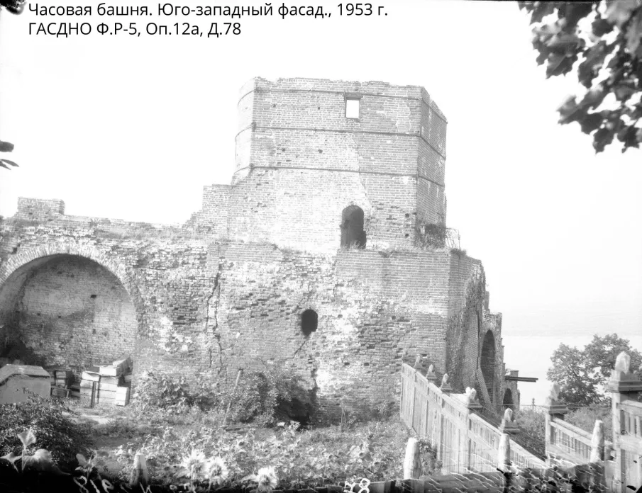 Рубрика "Восстановленный из руин. К 75-летию начала реставрации Нижегородского кремля" Часовая башня